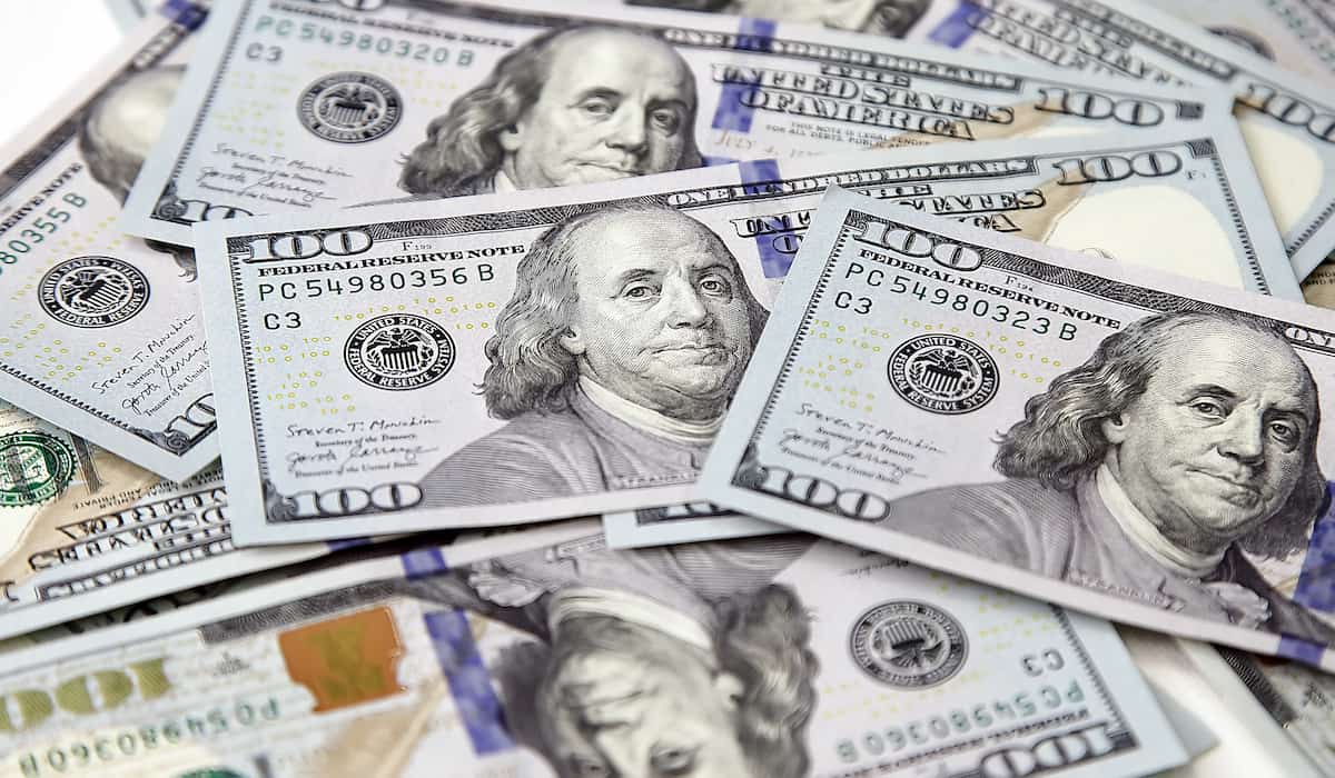 dollar-rises-on-robust-jobs-data-pressuring-major-currencies