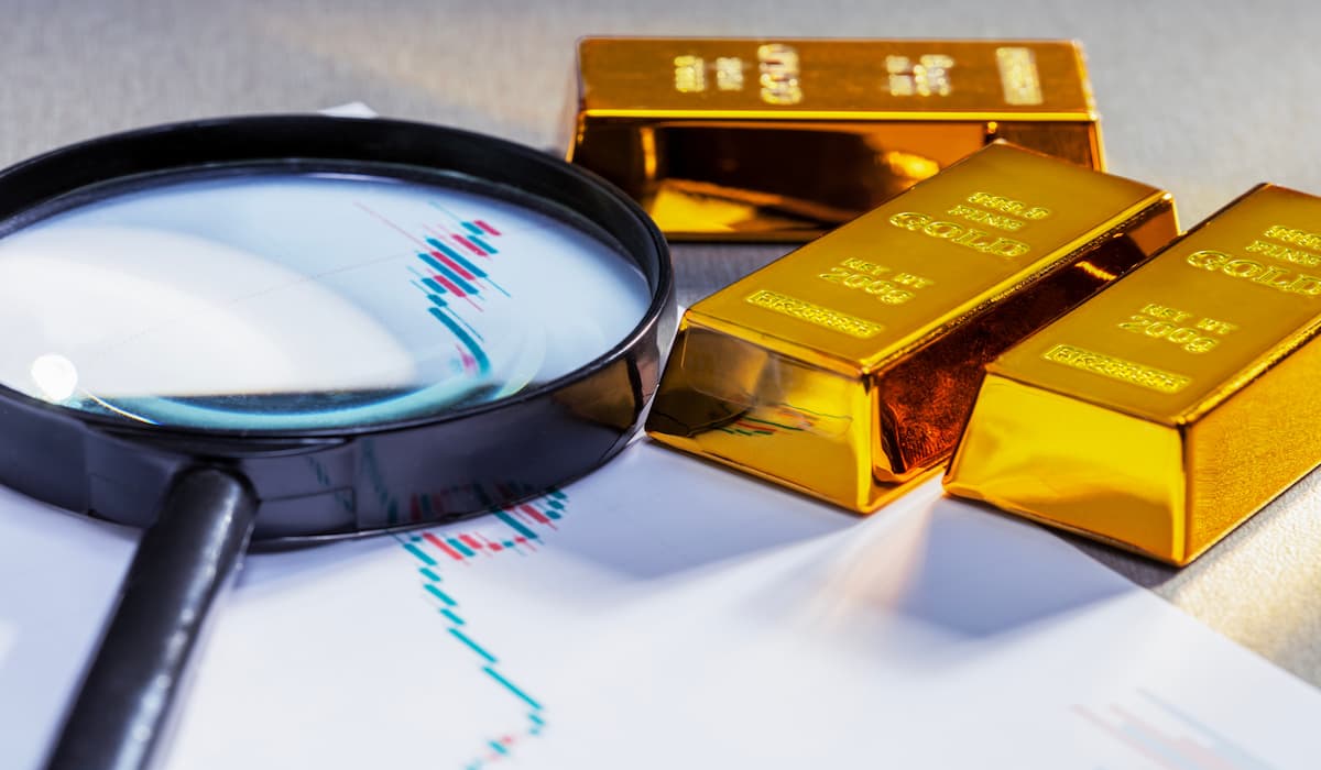 gold-achieves-14-year-high-in-2024-gains-2025-outlook-weighed-by-dollar-strength-and-fed-policy