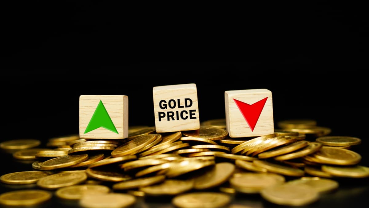 gold-price-written-on-the-center-with-arrows-on-both-side-width-1200-format-jpeg.jpg